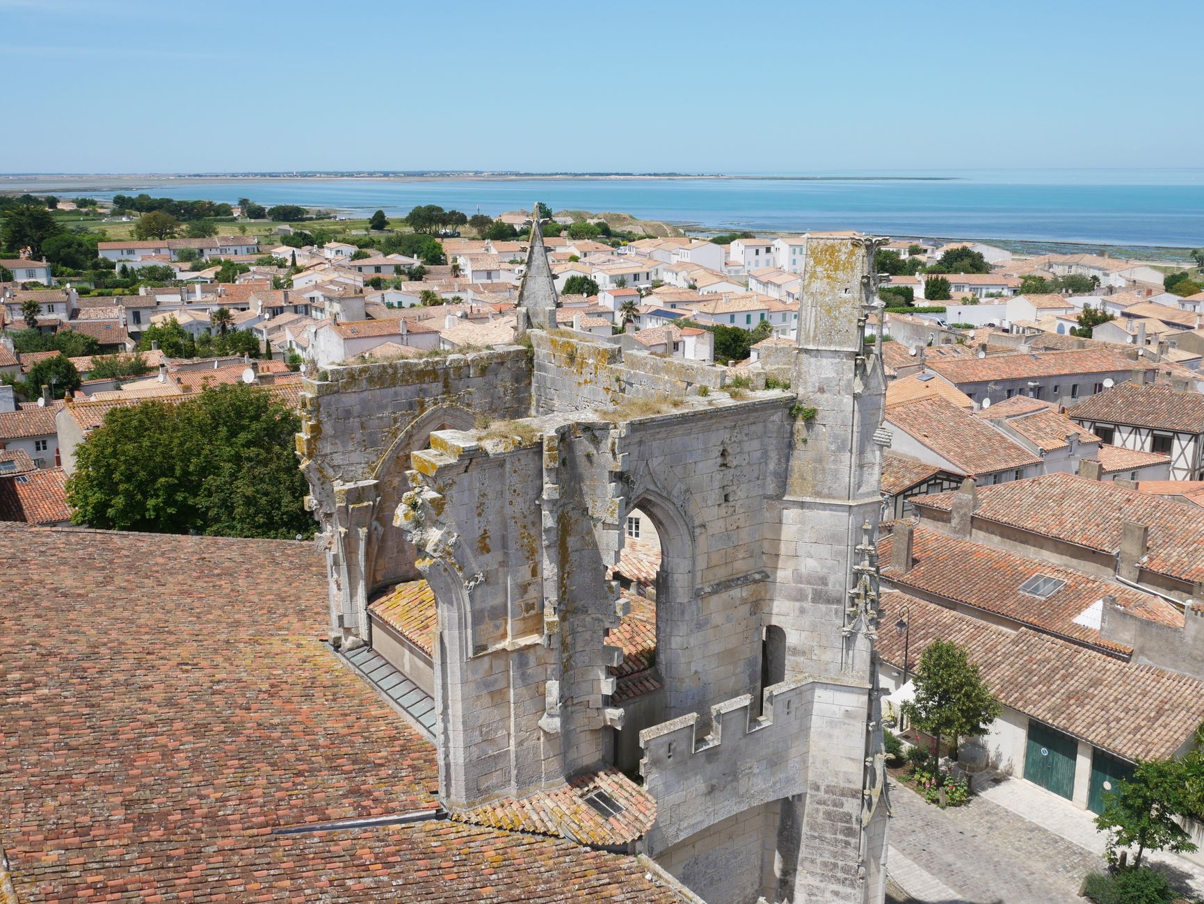 Bâchage de toiture équipe à Narbonne